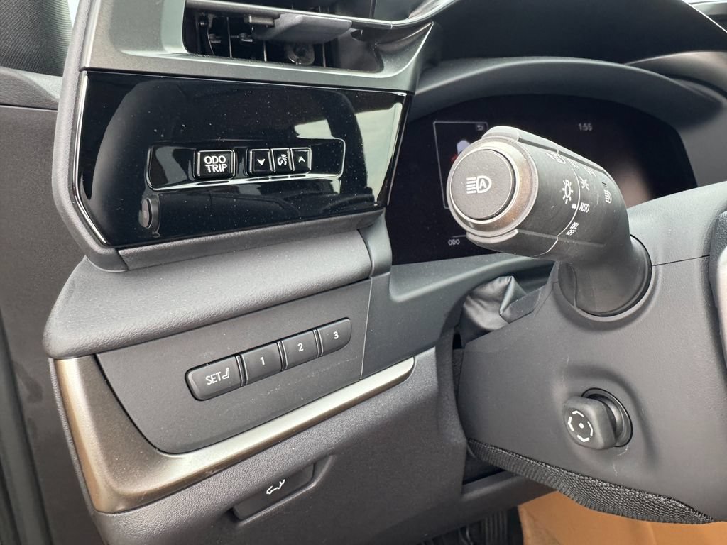 Used 2025 Lexus RZ 300e w/ Accessory Package (2T) FWD image 11