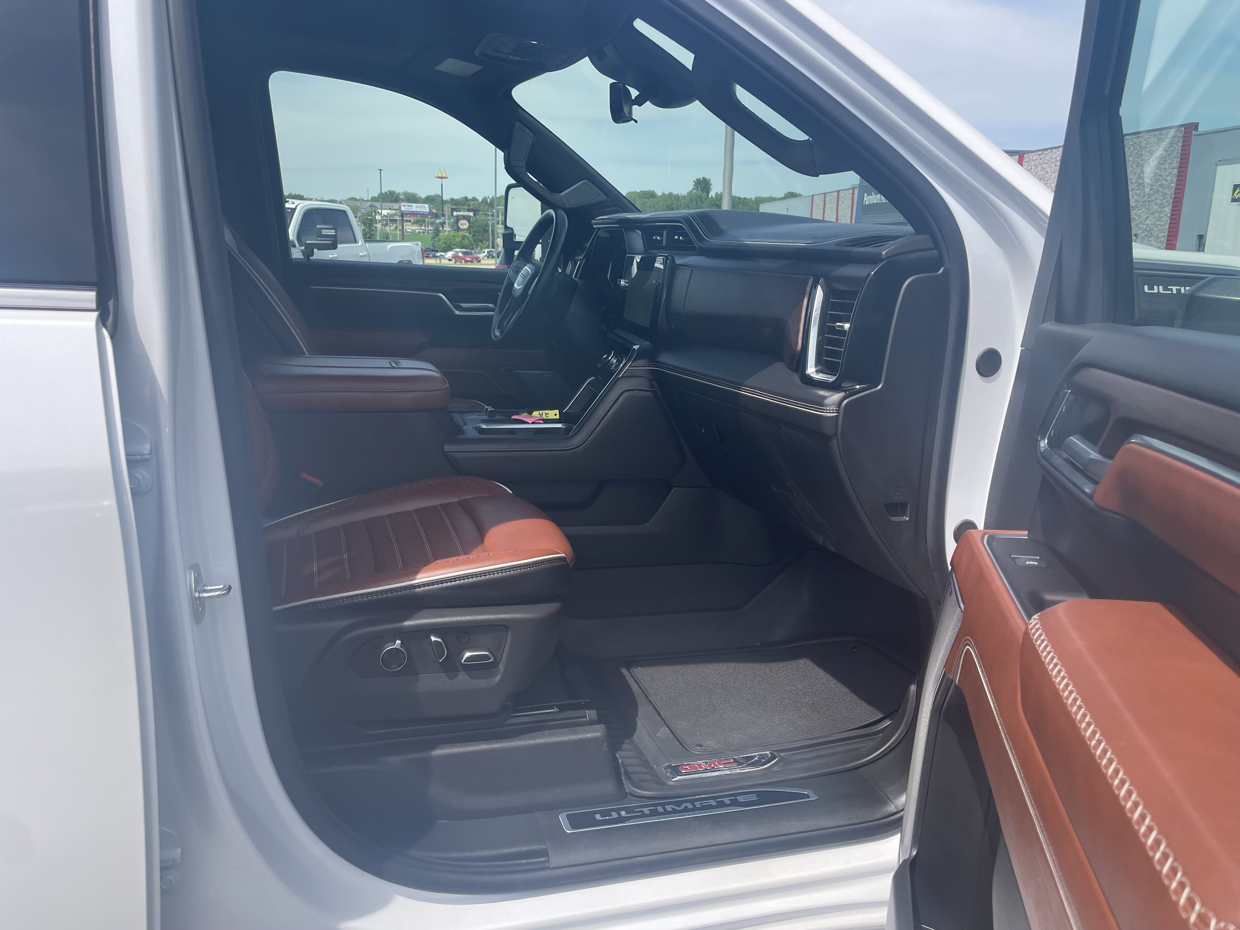 Used 2024 GMC Sierra 2500 Denali Ultimate AWD/4WD image 31