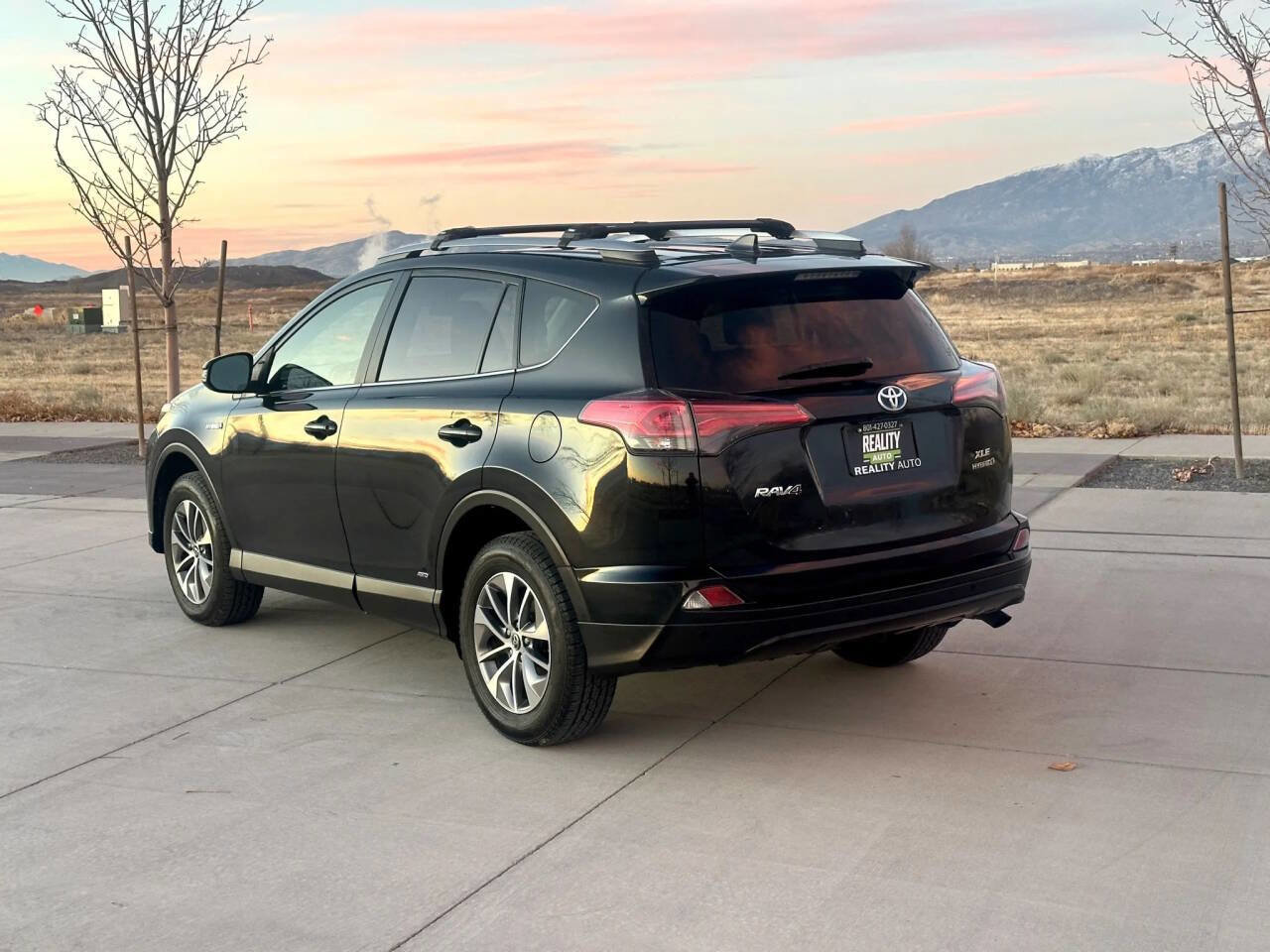Used 2018 Toyota RAV4 LE image 8