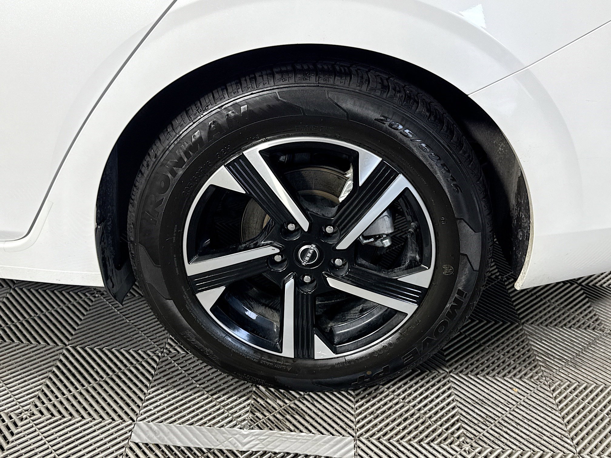 Used 2024 Nissan Sentra SV image 37