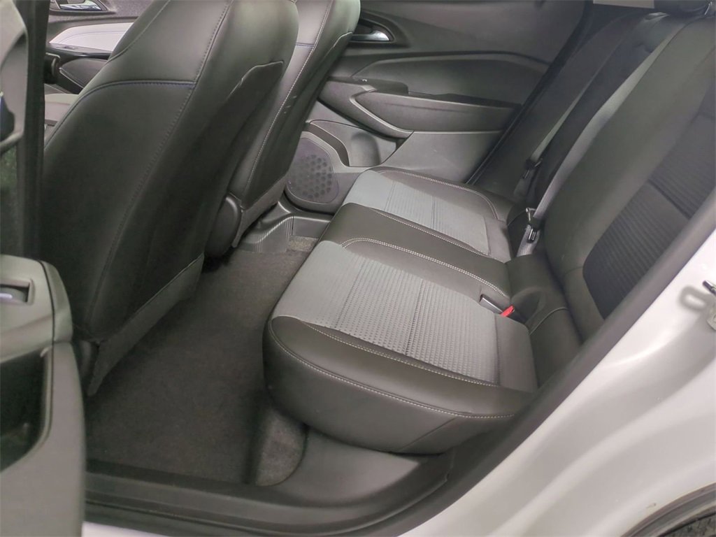 Certified 2025 Chevrolet Trax LT w/ Driver Confidence Package image 22