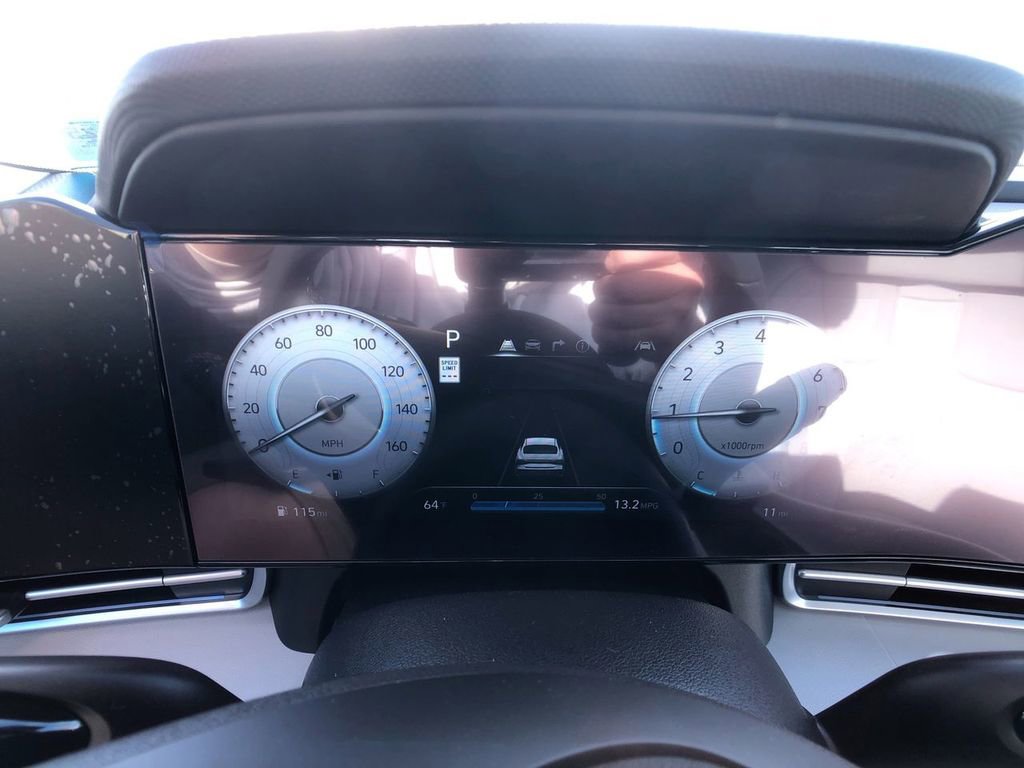 New 2025 Hyundai Elantra Limited image 16