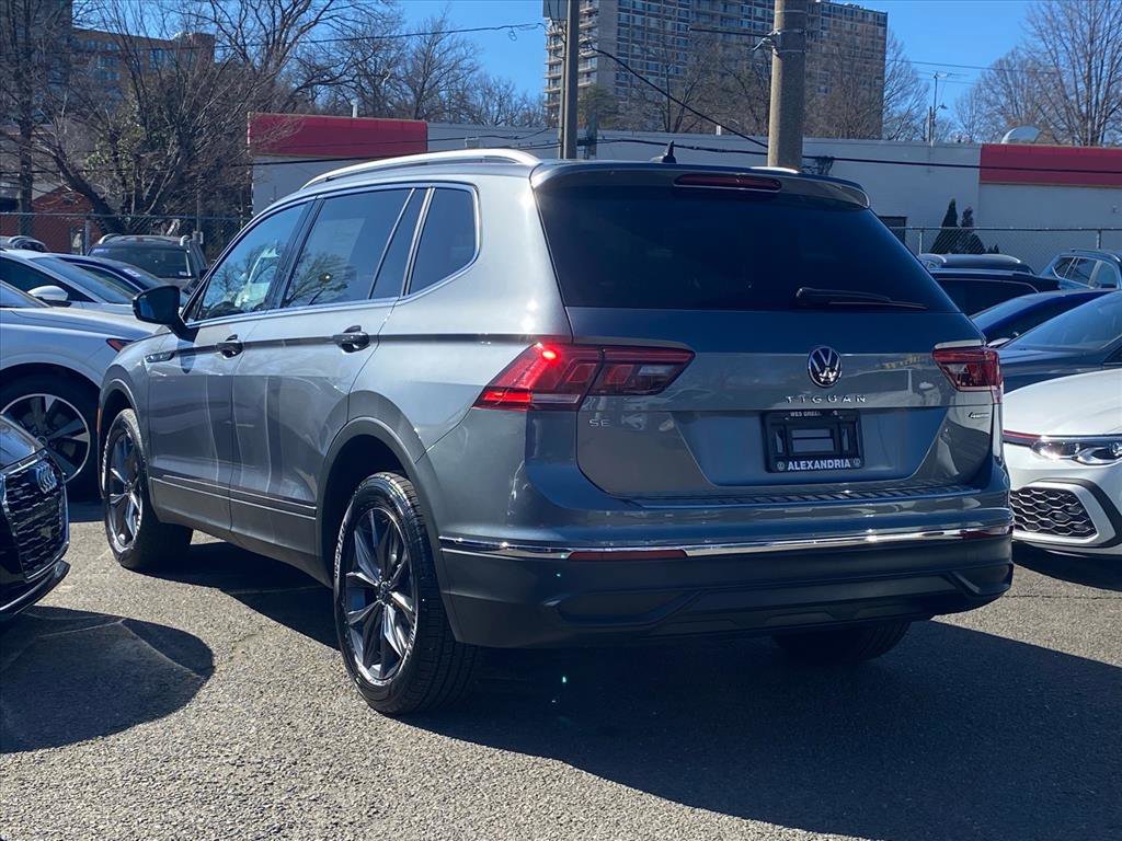 Certified 2022 Volkswagen Tiguan SE image 4