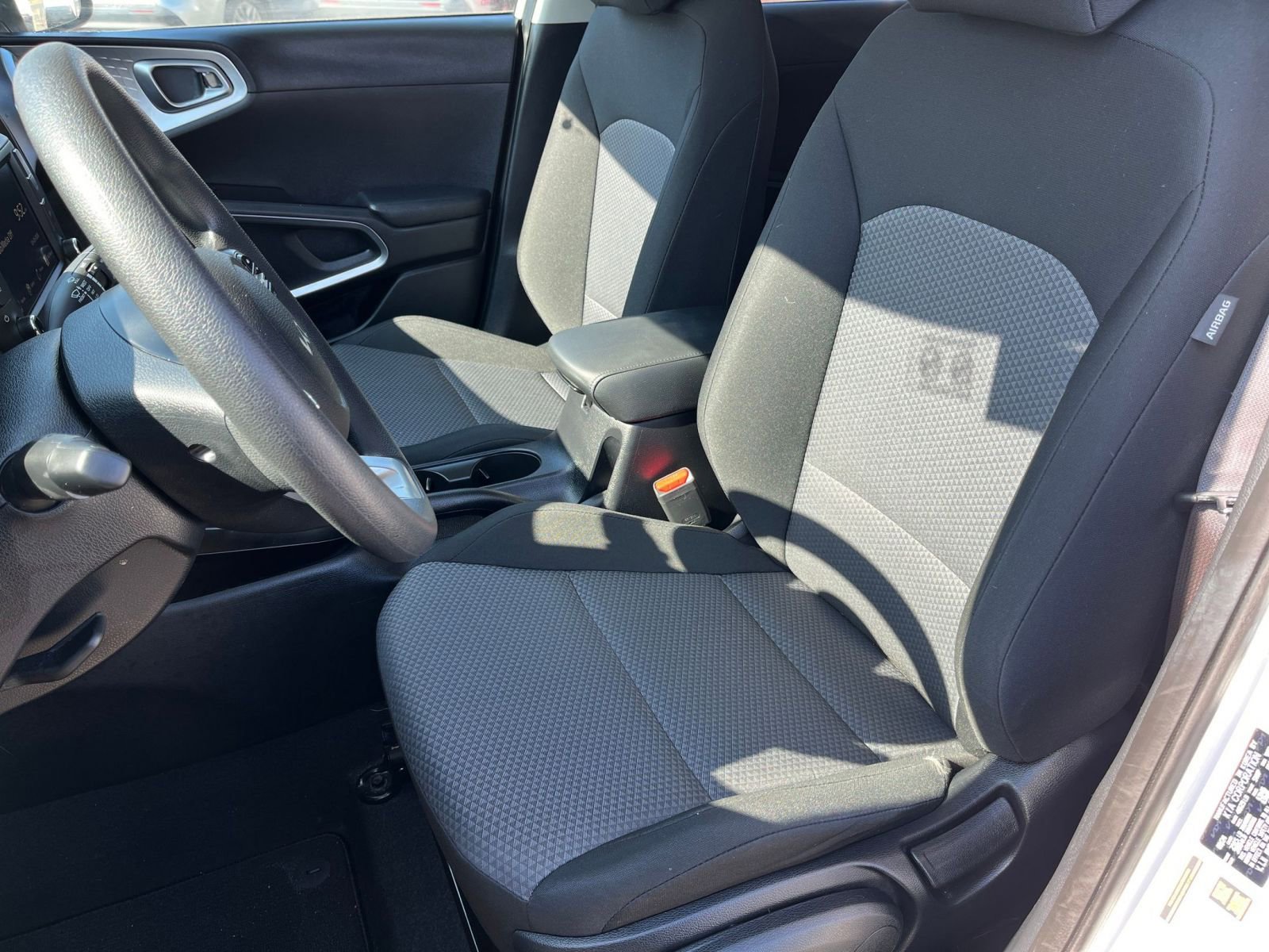 Used 2025 Kia Soul LX w/ LX Technology Package FWD image 33