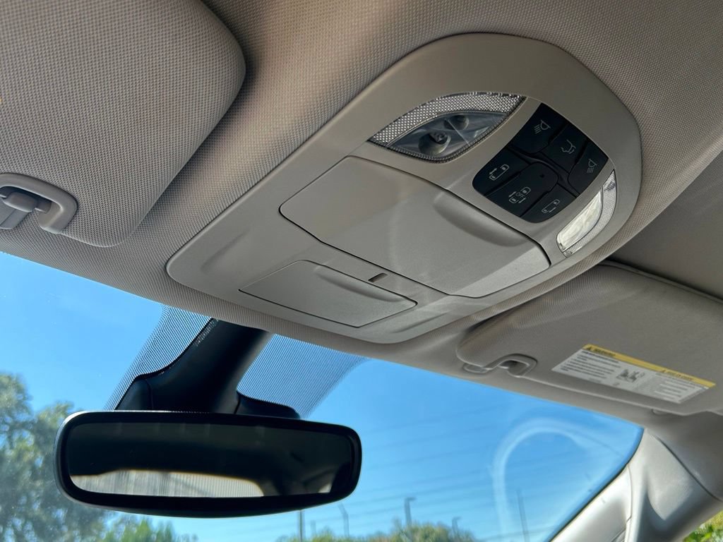 Used 2023 Chrysler Pacifica Touring-L FWD image 29