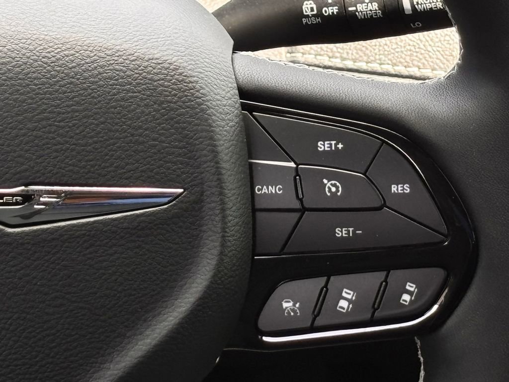 New 2025 Chrysler Pacifica Limited w/ Uconnect Theater Family Group image 12