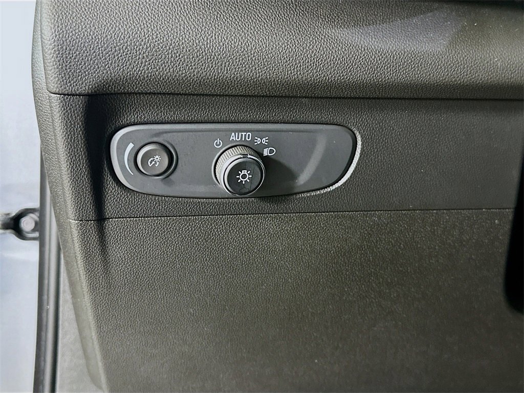 Used 2022 Buick Envision Essence w/ Safety Package image 12