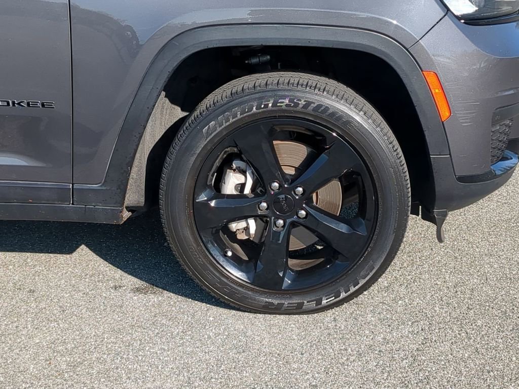 Used 2023 Jeep Grand Cherokee L Laredo image 11