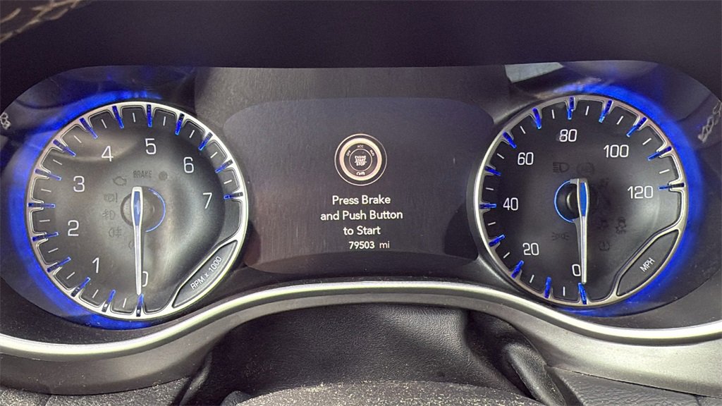 Used 2023 Chrysler Pacifica Touring-L image 5