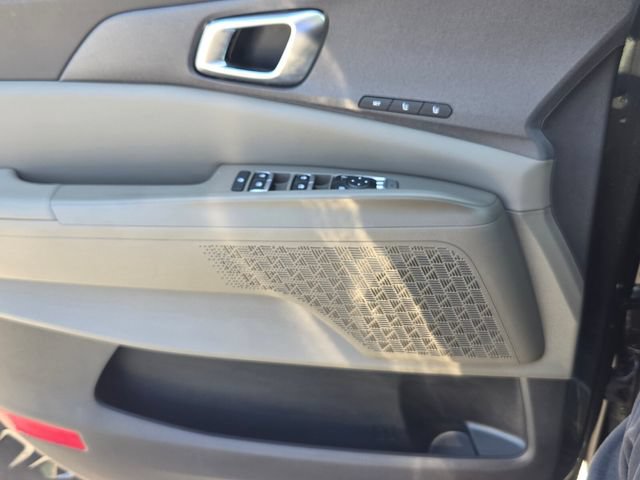 Used 2025 Kia Carnival EX FWD image 26