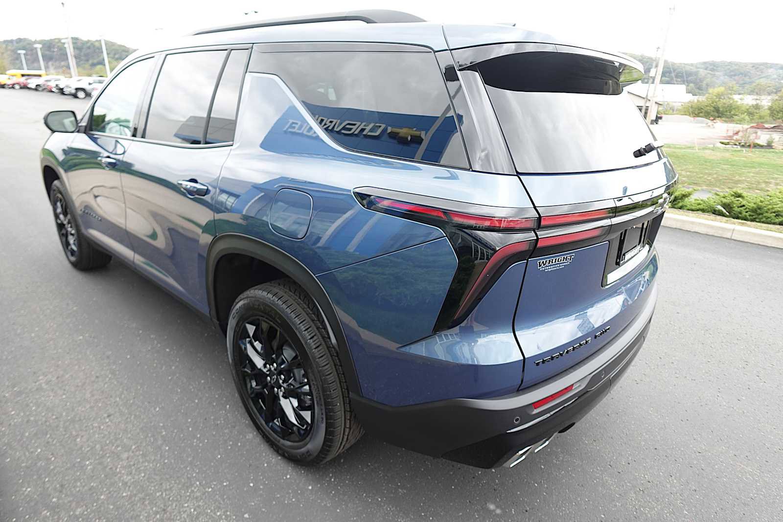 New 2026 Chevrolet Traverse LT w/ Midnight/Sport Edition image 5