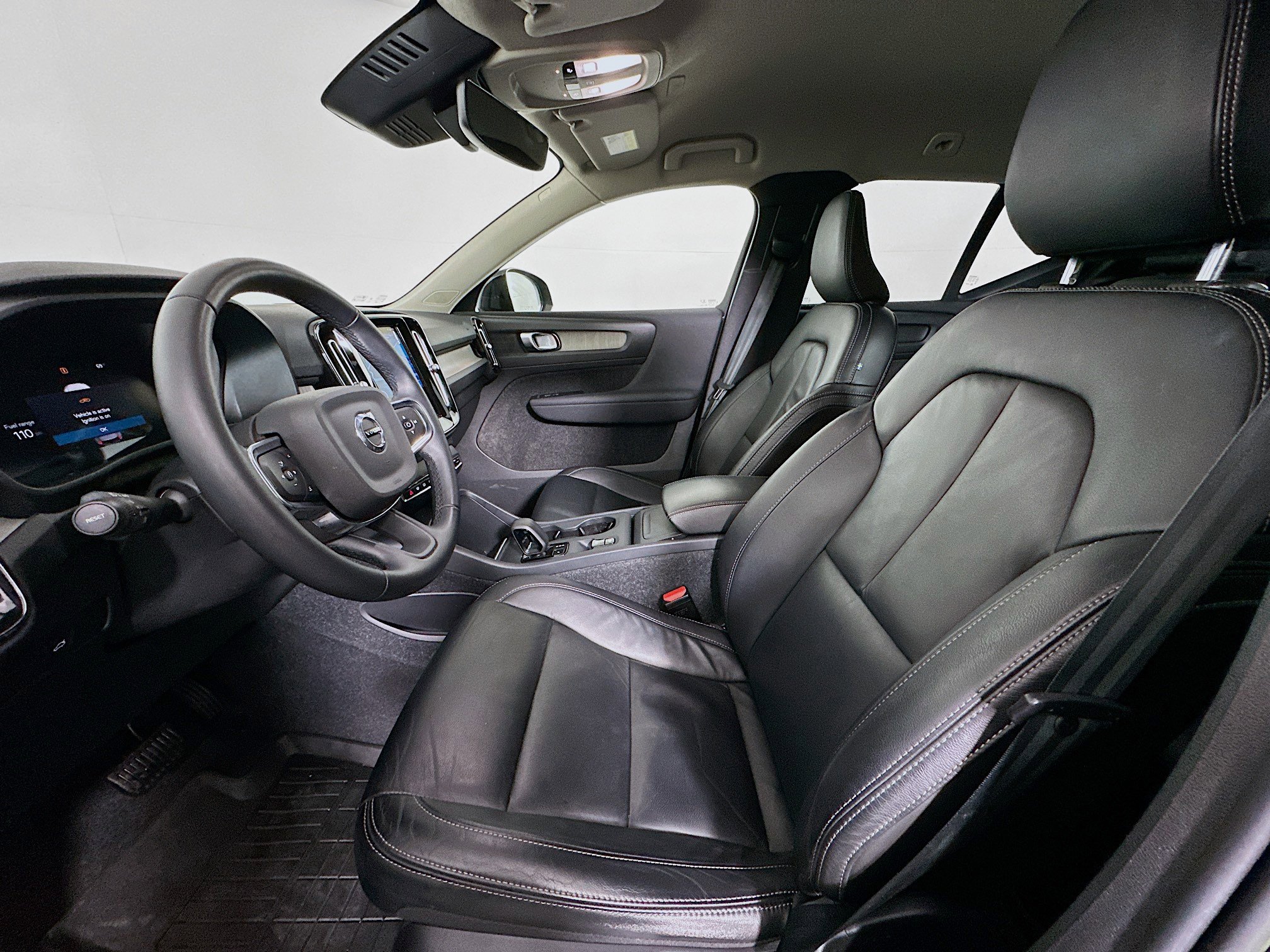 Used 2023 Volvo XC40 B5 Core w/ Protection Package Premier image 13