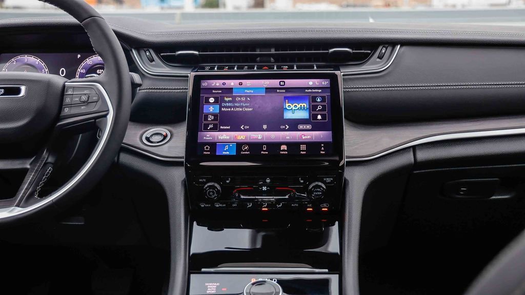 New 2025 Jeep Grand Cherokee L Limited w/ Black Appearance Package image 14