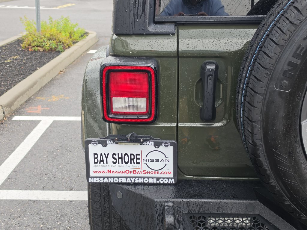 Used 2024 Jeep Wrangler Unlimited w/ Convenience Group AWD/4WD image 29