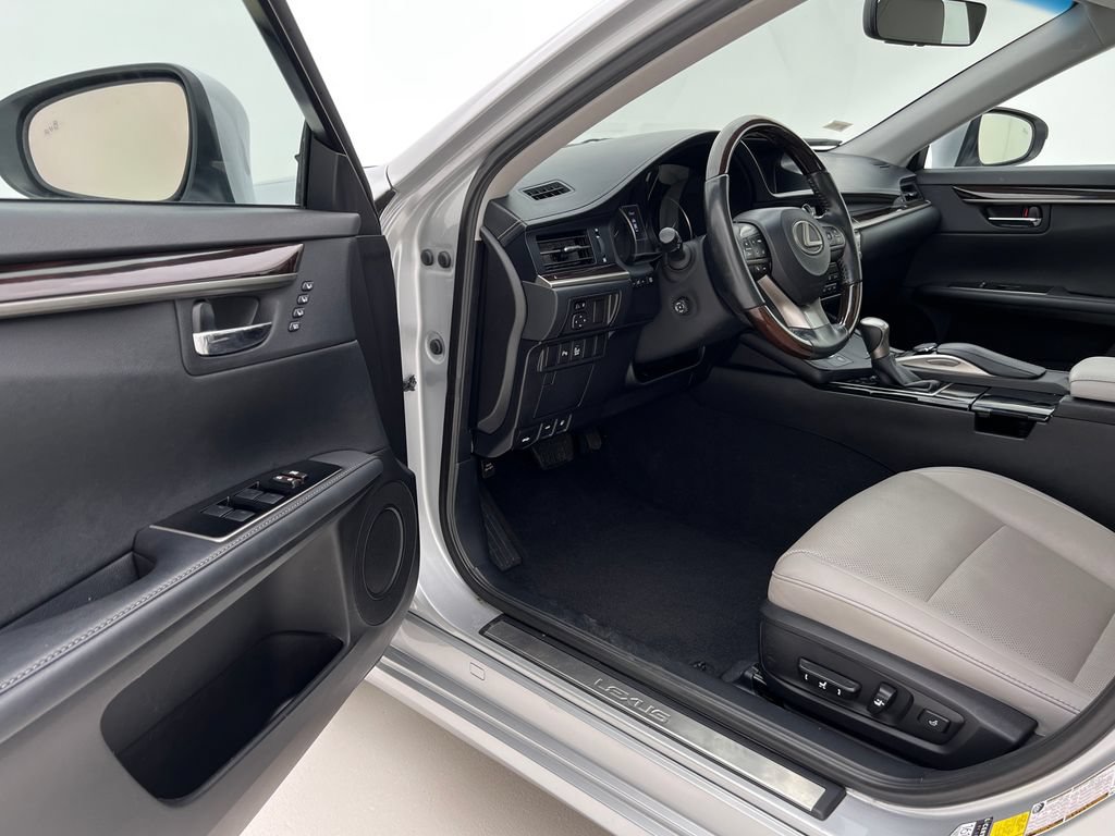 Used 2016 Lexus ES 350 w/ Navigation System Package FWD image 18