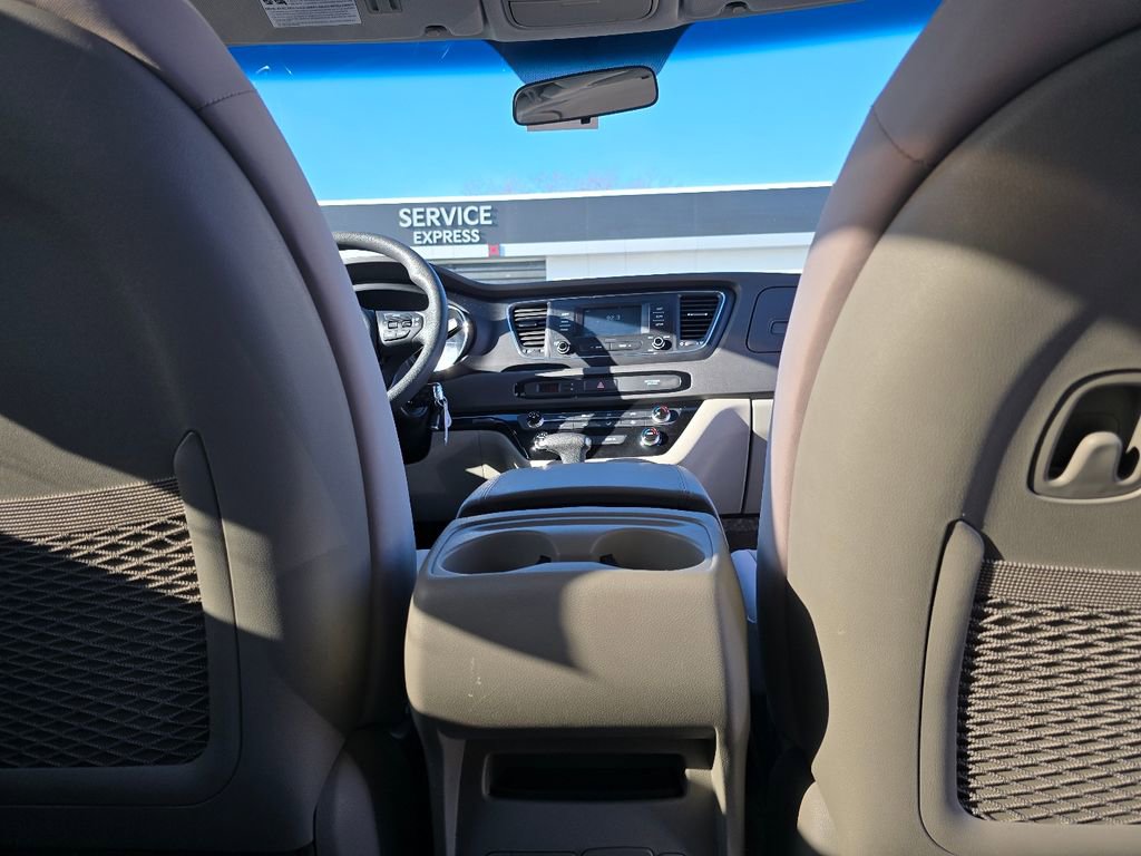 Used 2018 Kia Sedona LX image 31