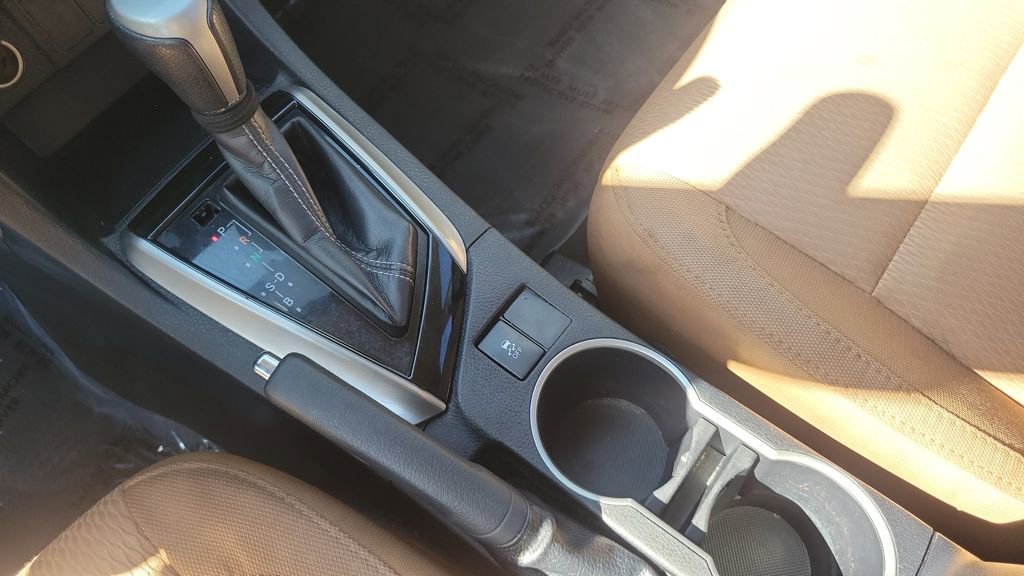 Used 2016 Toyota Corolla LE image 25