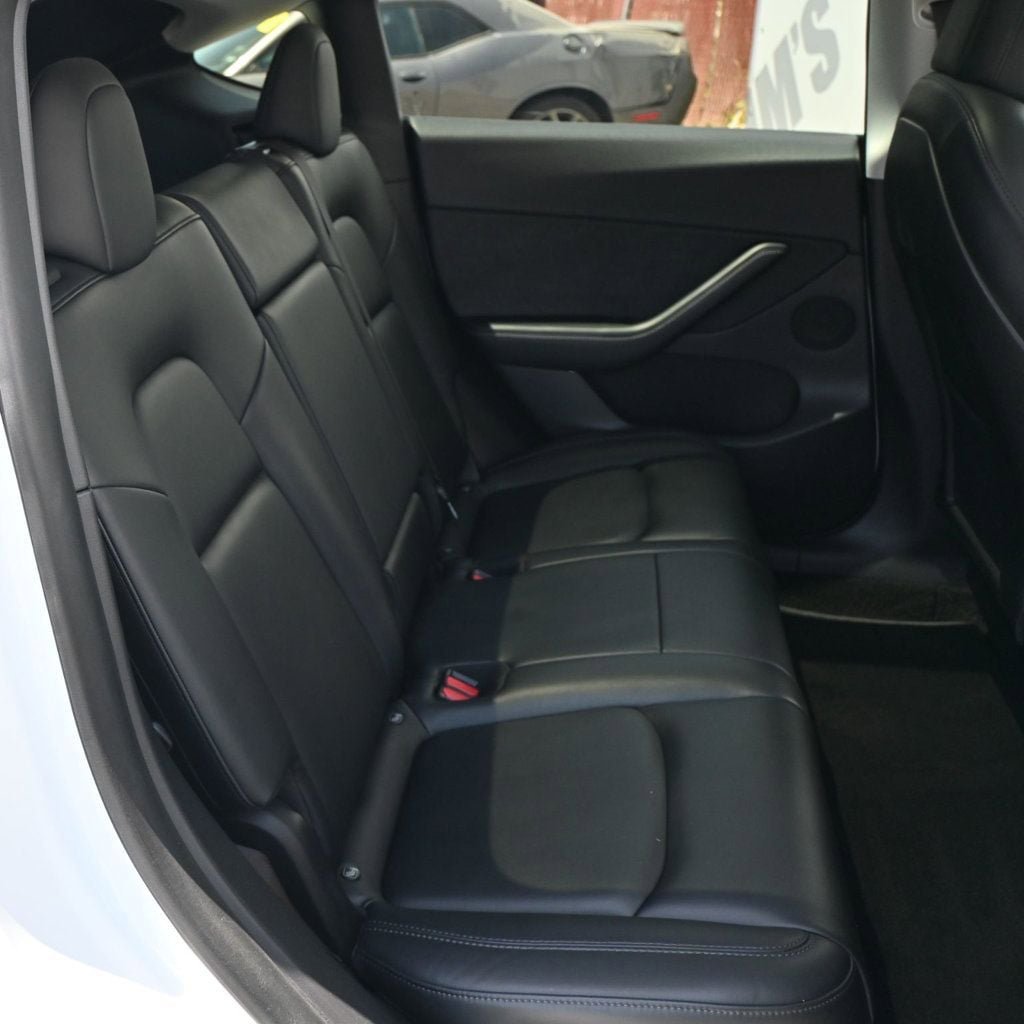 Used 2021 Tesla Model Y Long Range AWD/4WD image 16