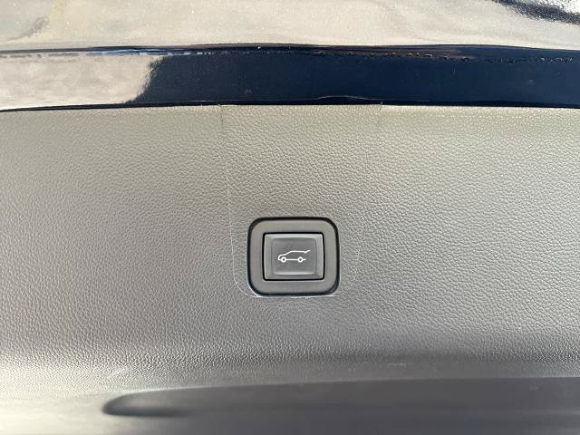 Used 2023 Chevrolet Traverse Premier AWD/4WD image 8