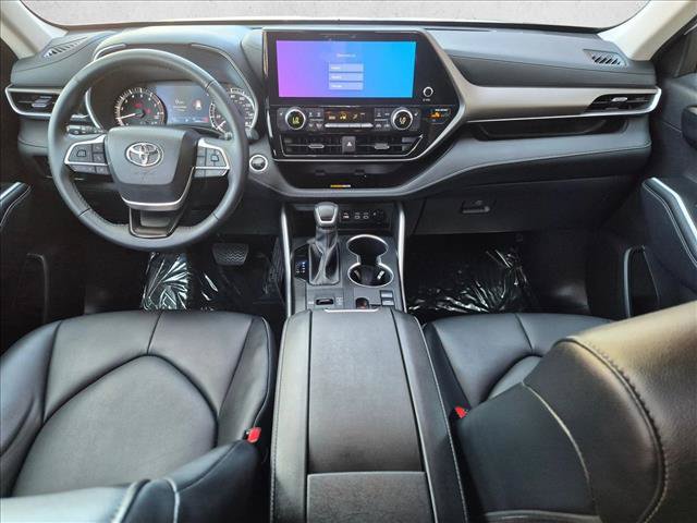 Certified 2024 Toyota Highlander XLE FWD image 16