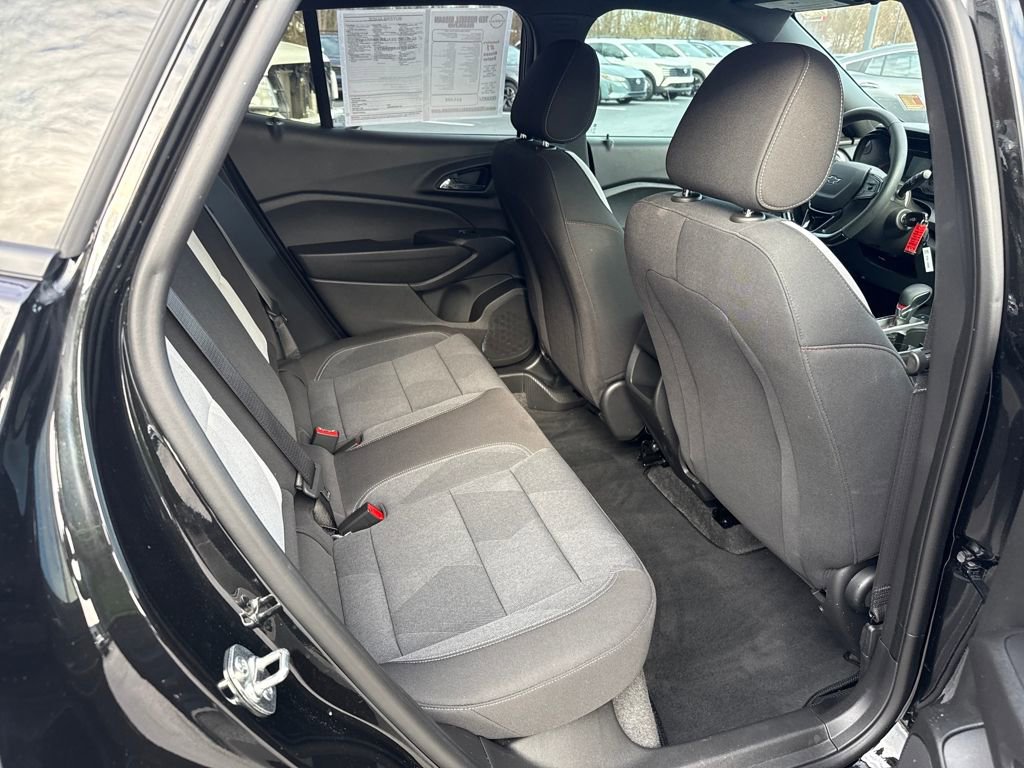 Used 2025 Chevrolet Trax RS w/ Driver Confidence Package image 29
