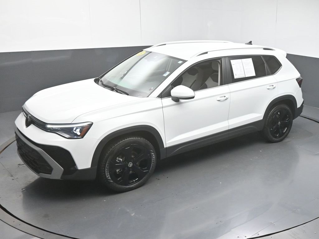 Used 2025 Volkswagen Taos SE image 21