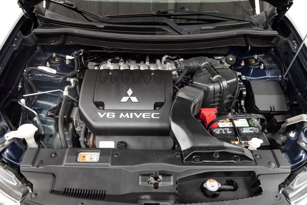 Used 2014 Mitsubishi Outlander GT image 3