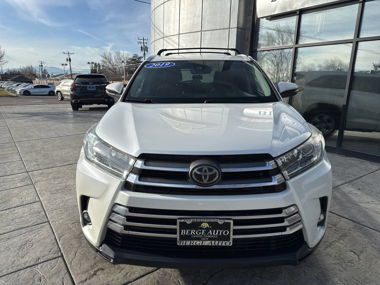 Used 2019 Toyota Highlander Limited AWD 4dr SUV image 2