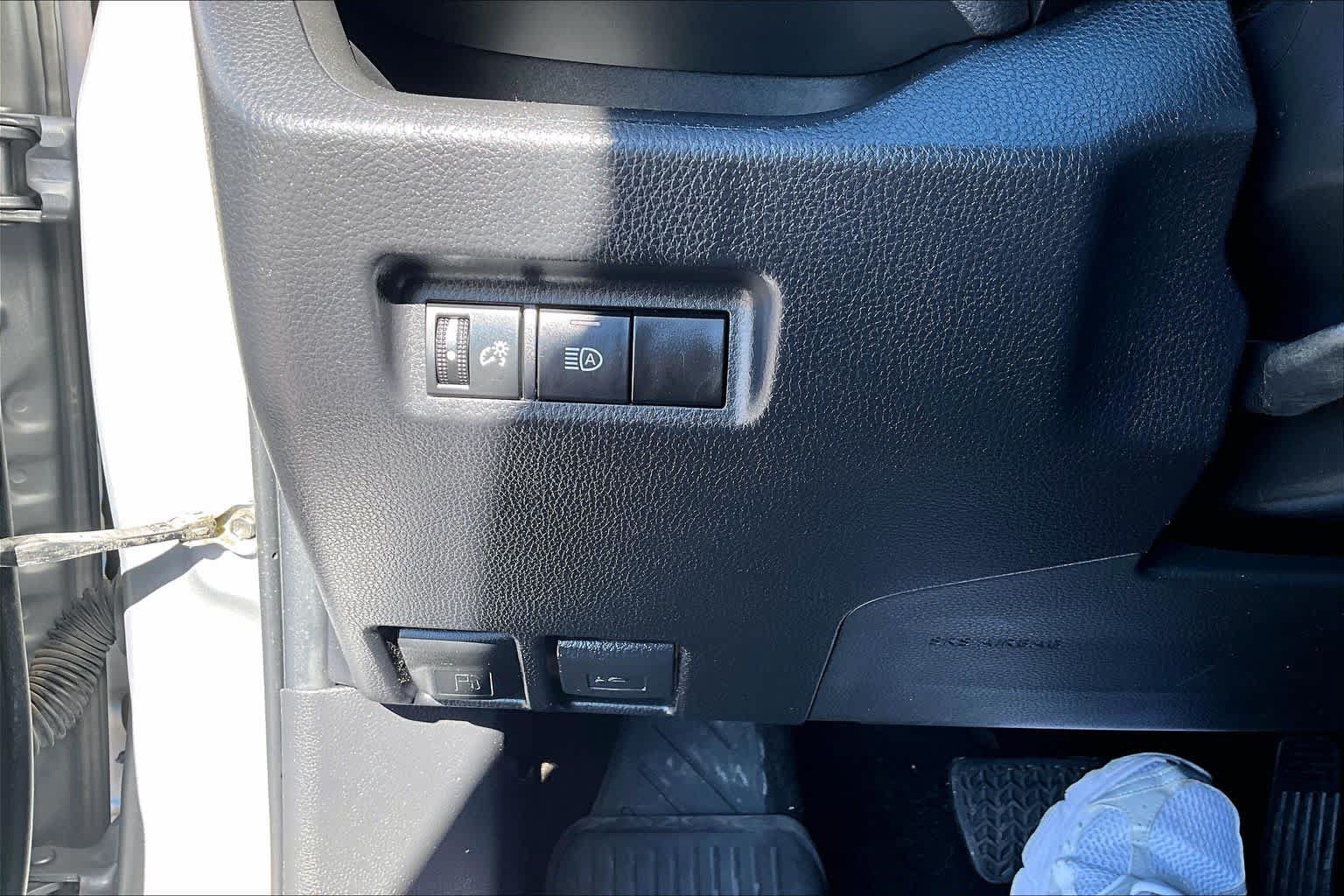 Used 2022 Toyota RAV4 LE AWD/4WD image 33
