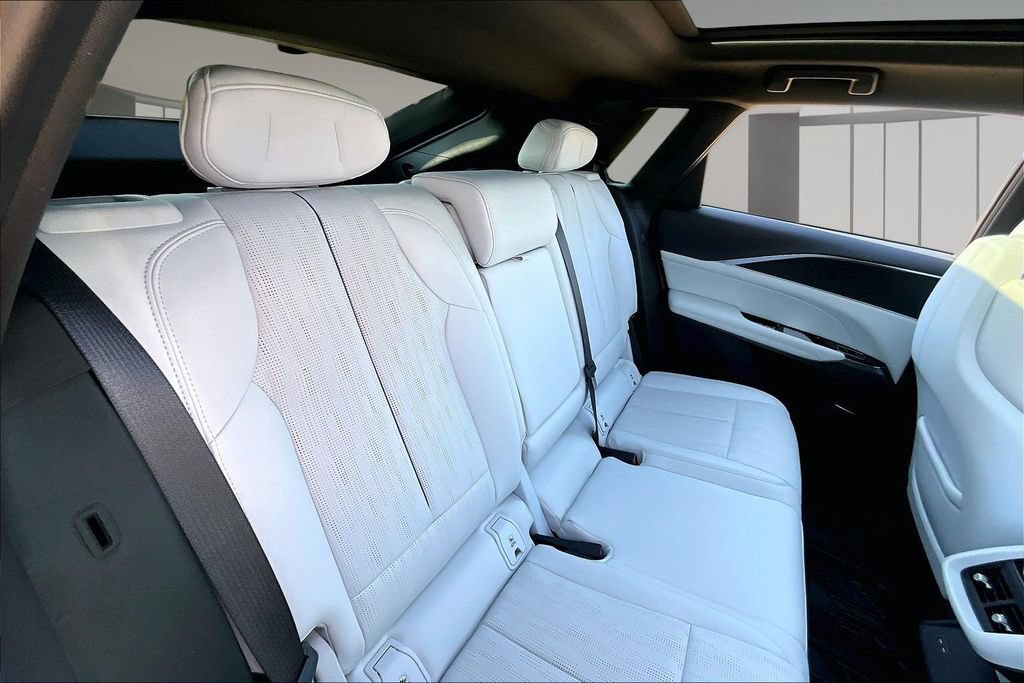 Used 2024 Cadillac Lyriq Luxury AWD/4WD image 29