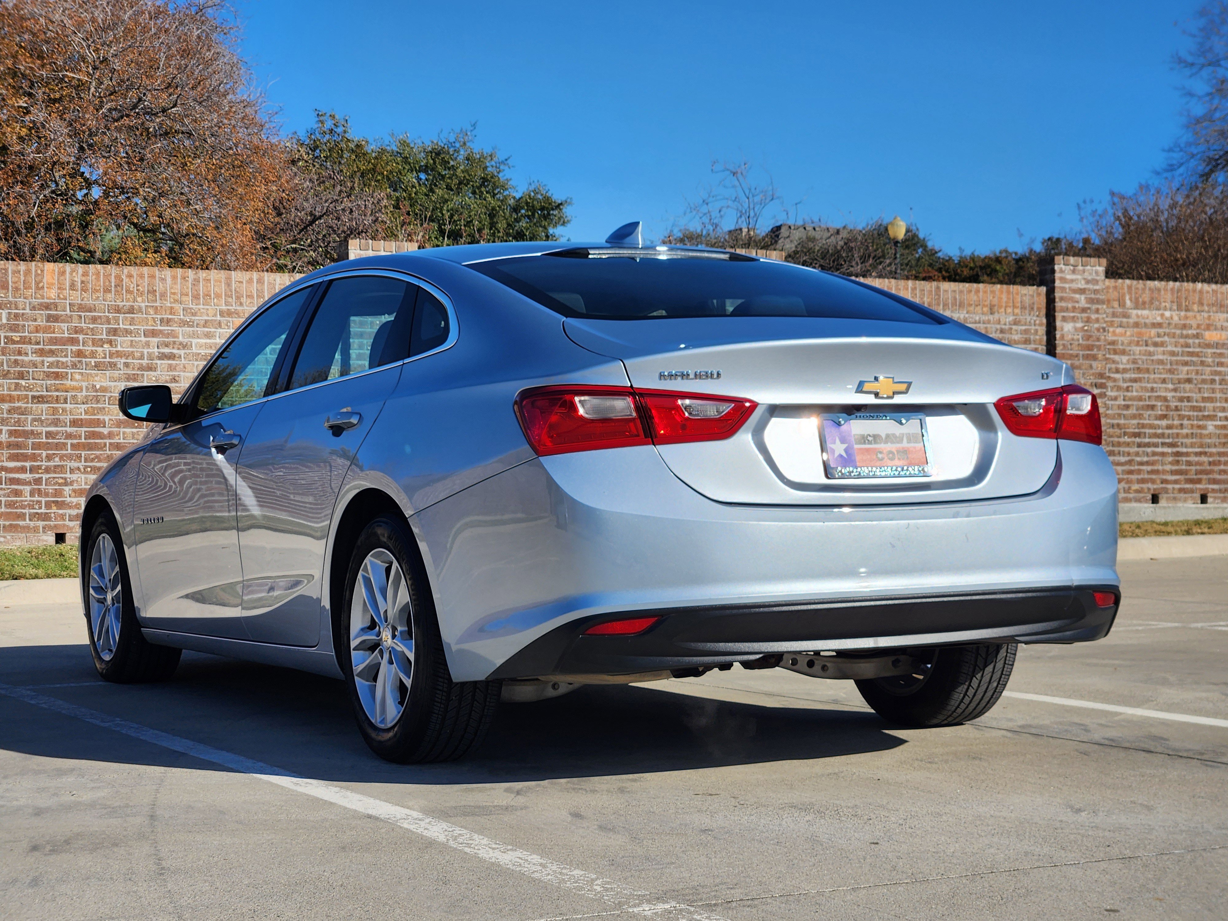 Used 2017 Chevrolet Malibu LT image 8