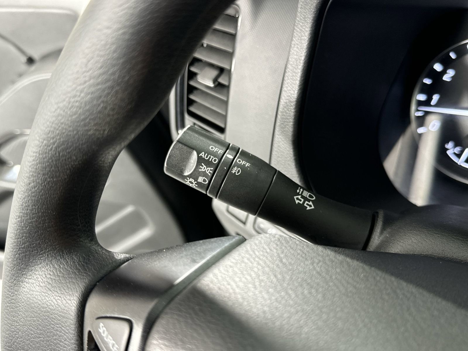 Certified 2023 Nissan Frontier SV w/ Midnight Edition Package image 18