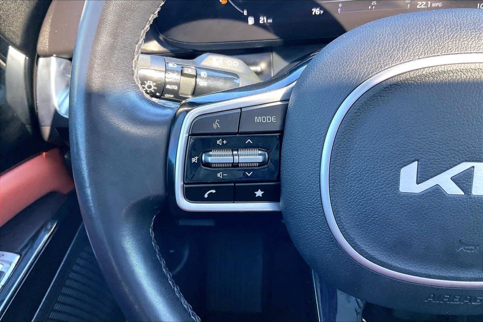 Used 2022 Kia Carnival SX Prestige FWD image 22