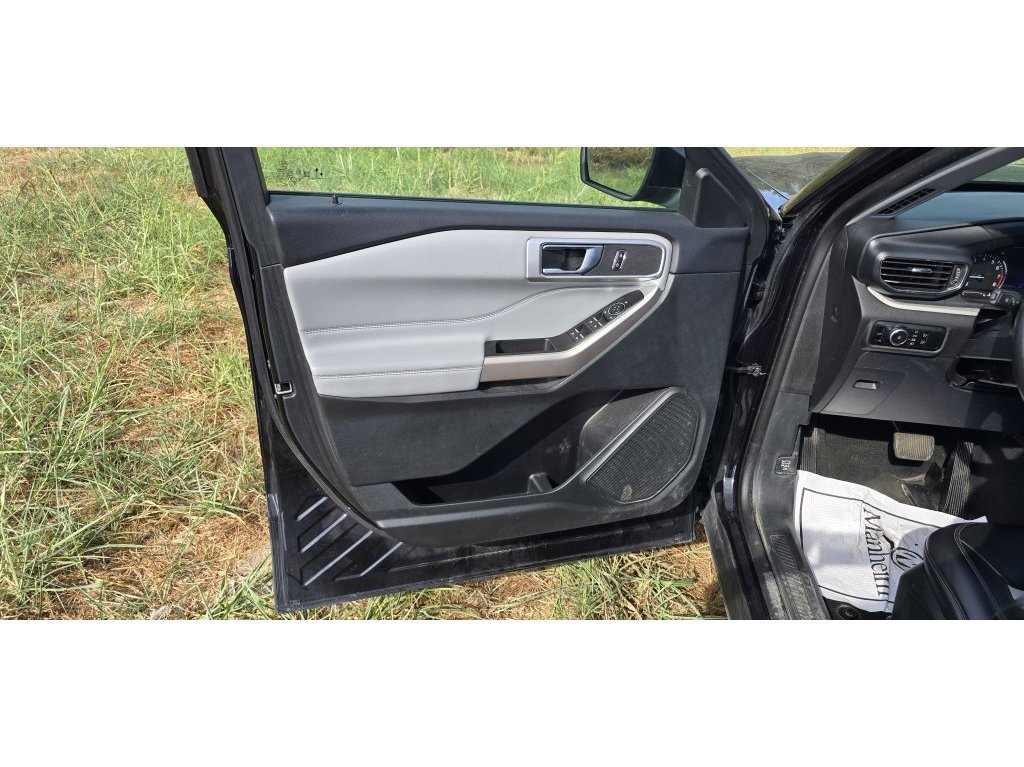 Used 2024 Ford Explorer XLT w/ Equipment Group 202A AWD/4WD image 6