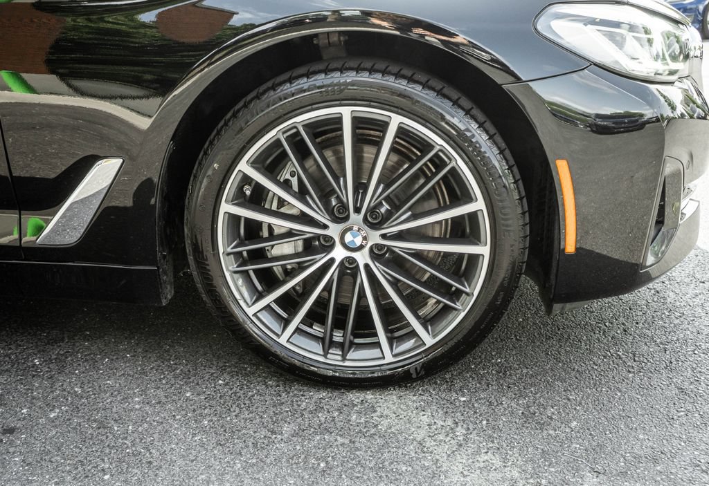 Used 2023 BMW 540i xDrive w/ Premium Package AWD/4WD image 4