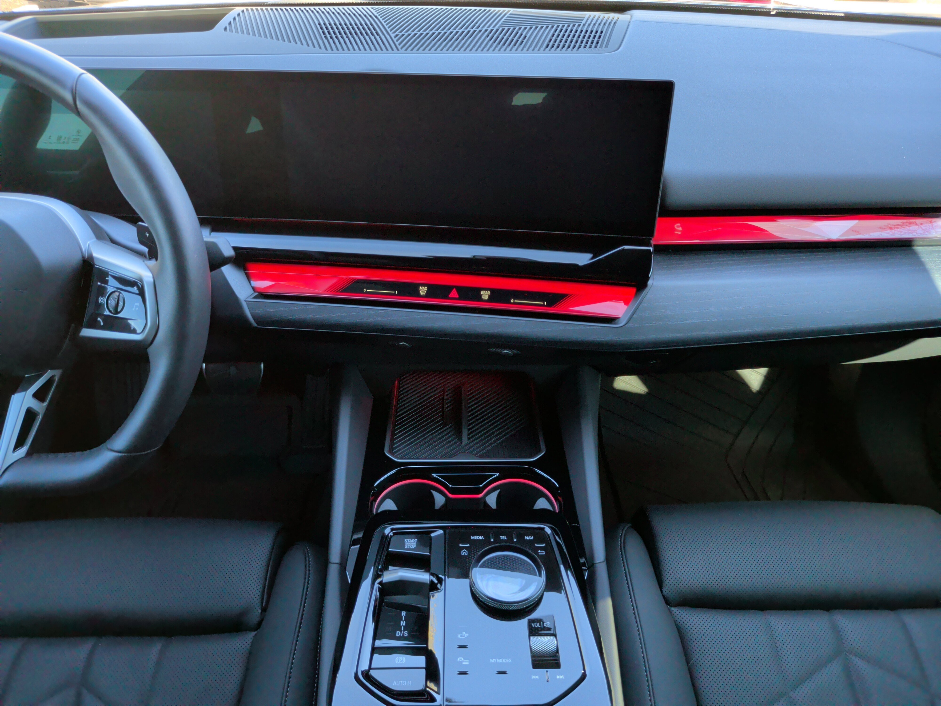 Certified 2025 BMW 550e xDrive 550e xDrive w/ Premium Package image 36