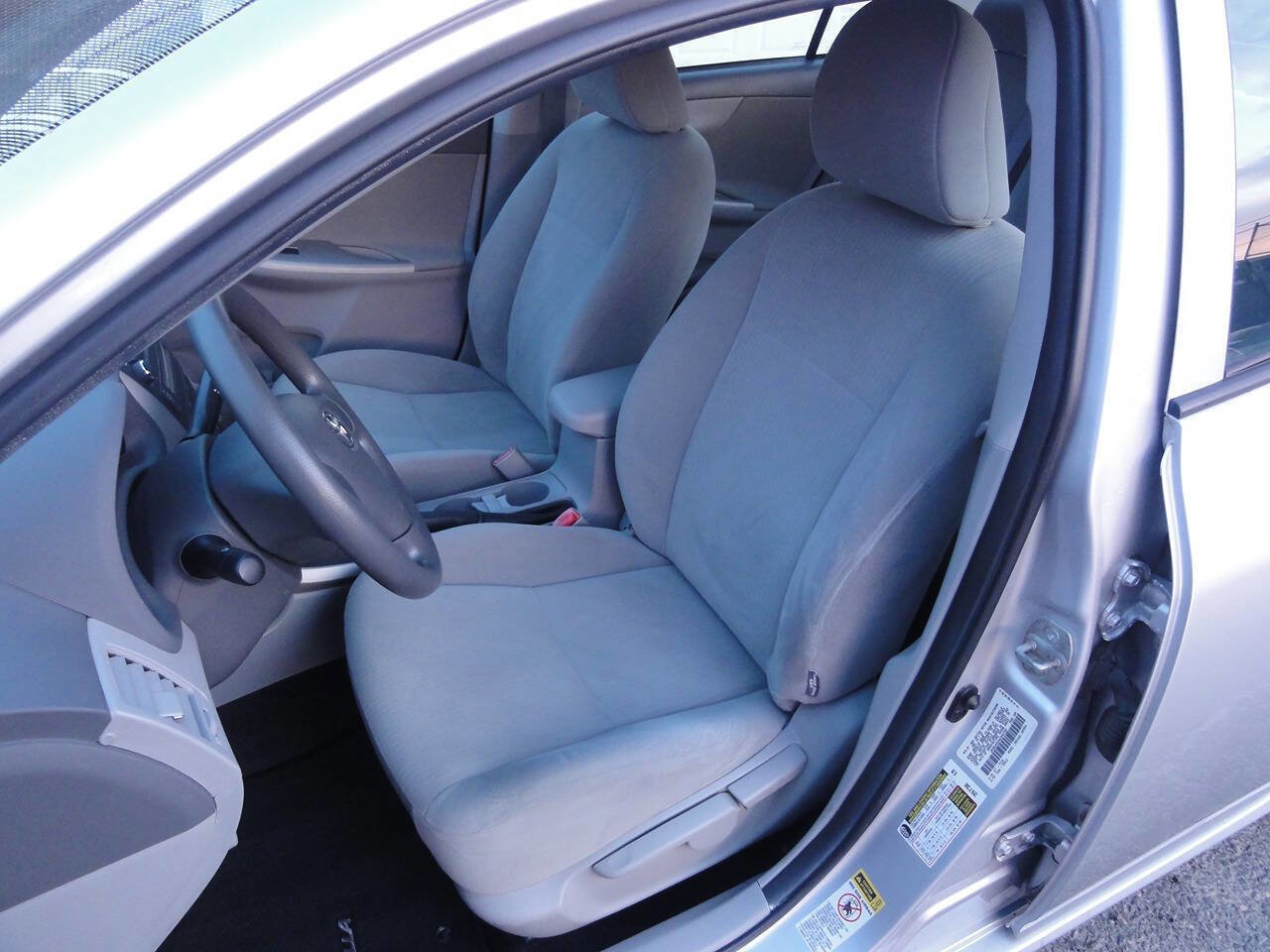 Used 2010 Toyota Corolla LE image 13