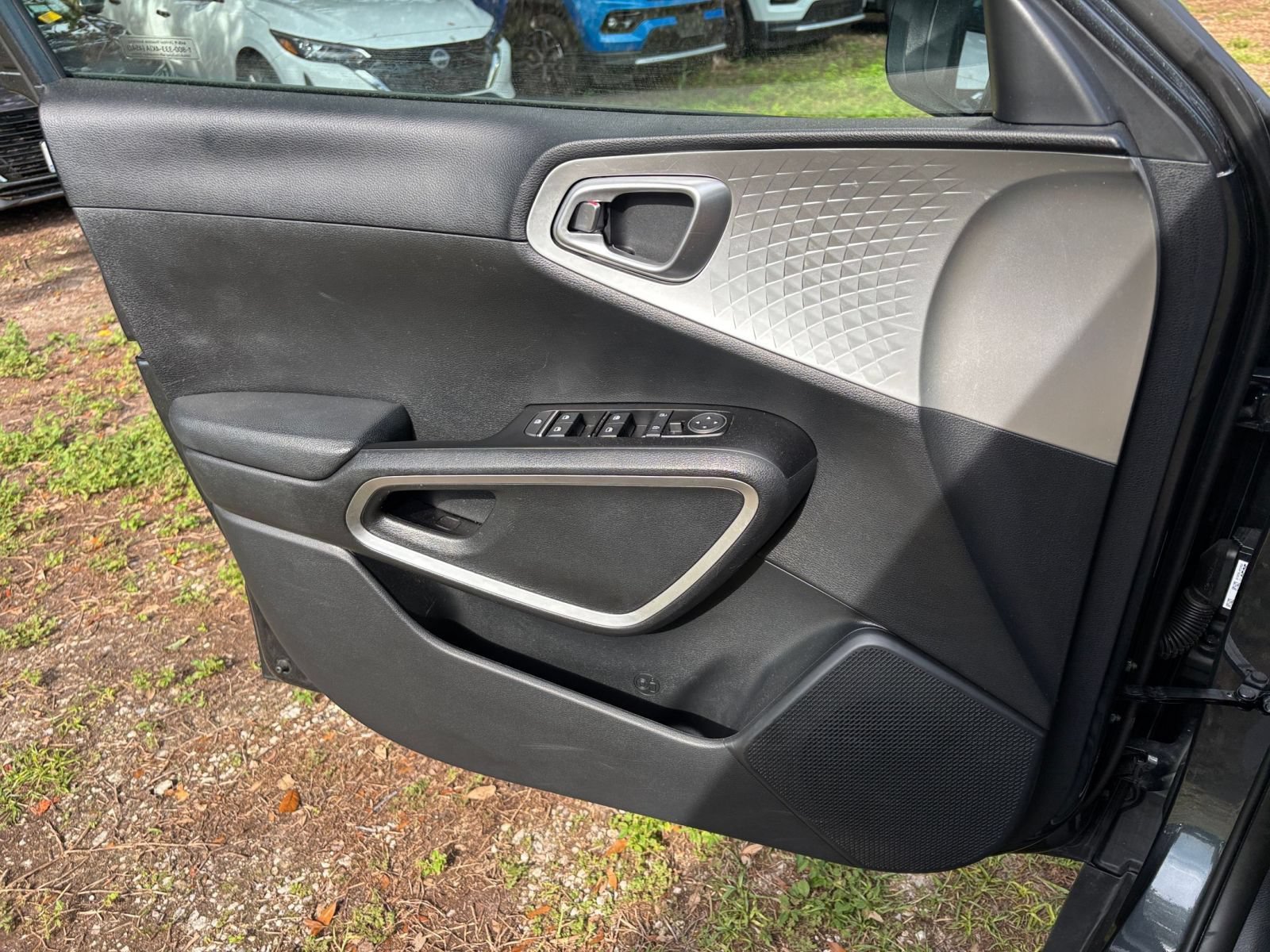 Used 2025 Kia Soul LX w/ LX Technology Package FWD image 18