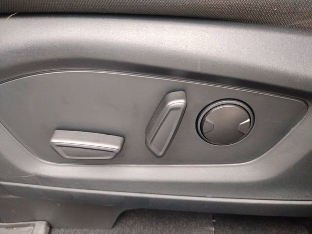 Used 2022 Ford Explorer XLT image 32