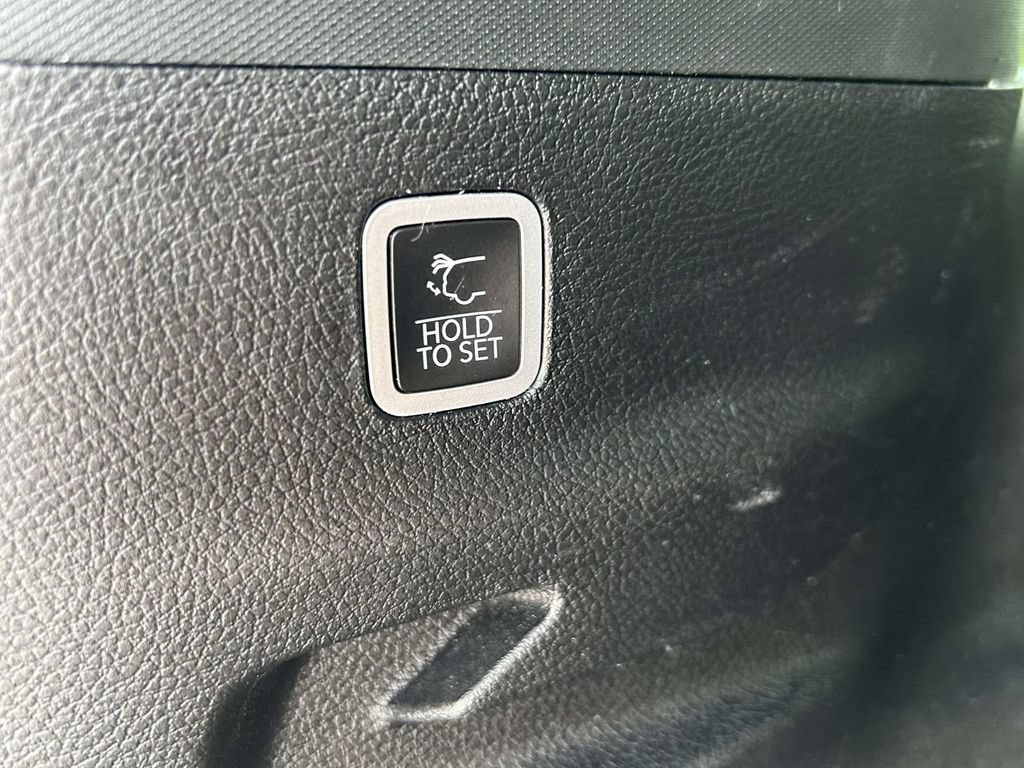 Used 2023 Jeep Wagoneer L Series II AWD/4WD image 12