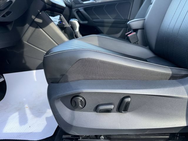 Used 2024 Volkswagen Tiguan SE R-Line AWD/4WD image 16