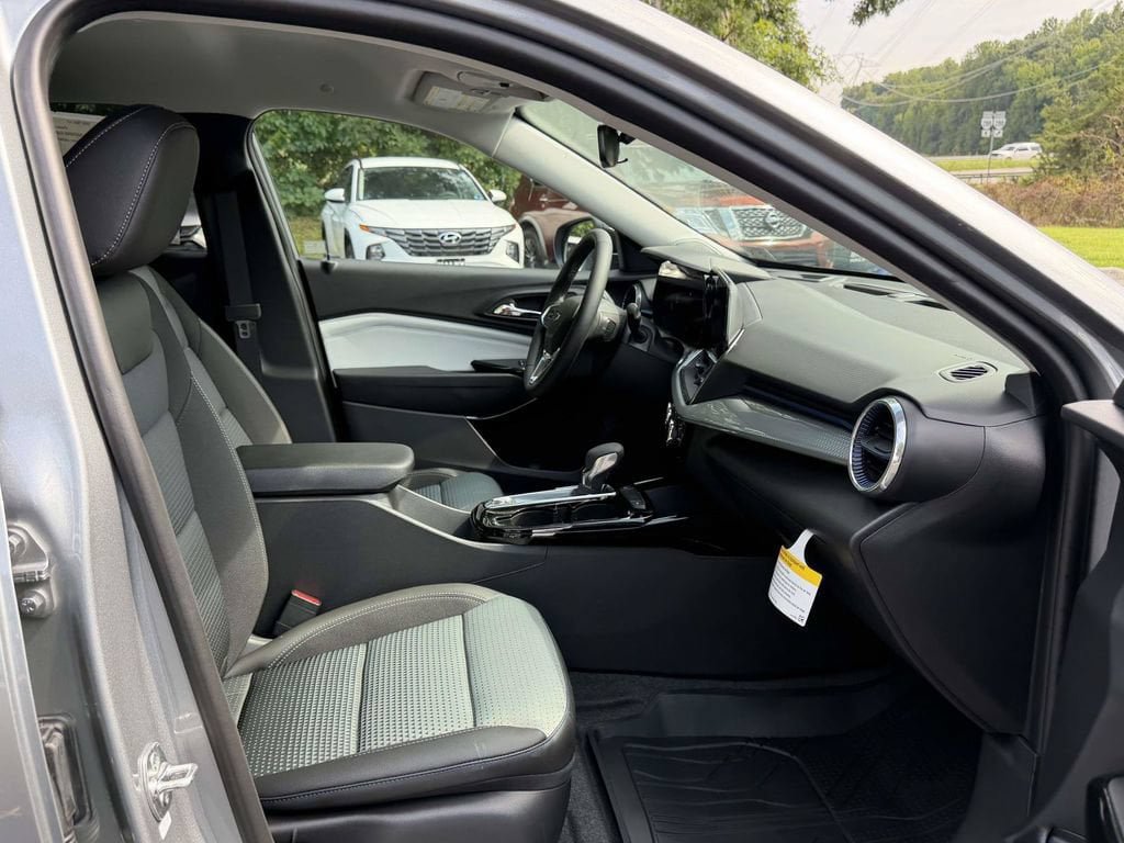 New 2026 Chevrolet Trax LT w/ Driver Confidence Package FWD image 12