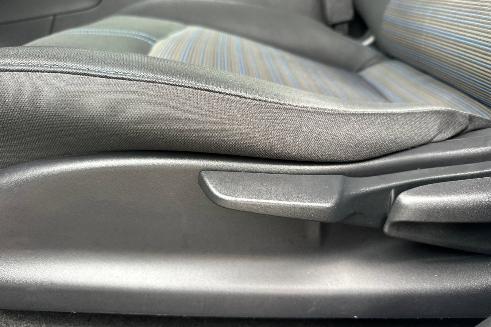 Used 2019 Nissan Leaf SV w/ SV All Weather Package image 14