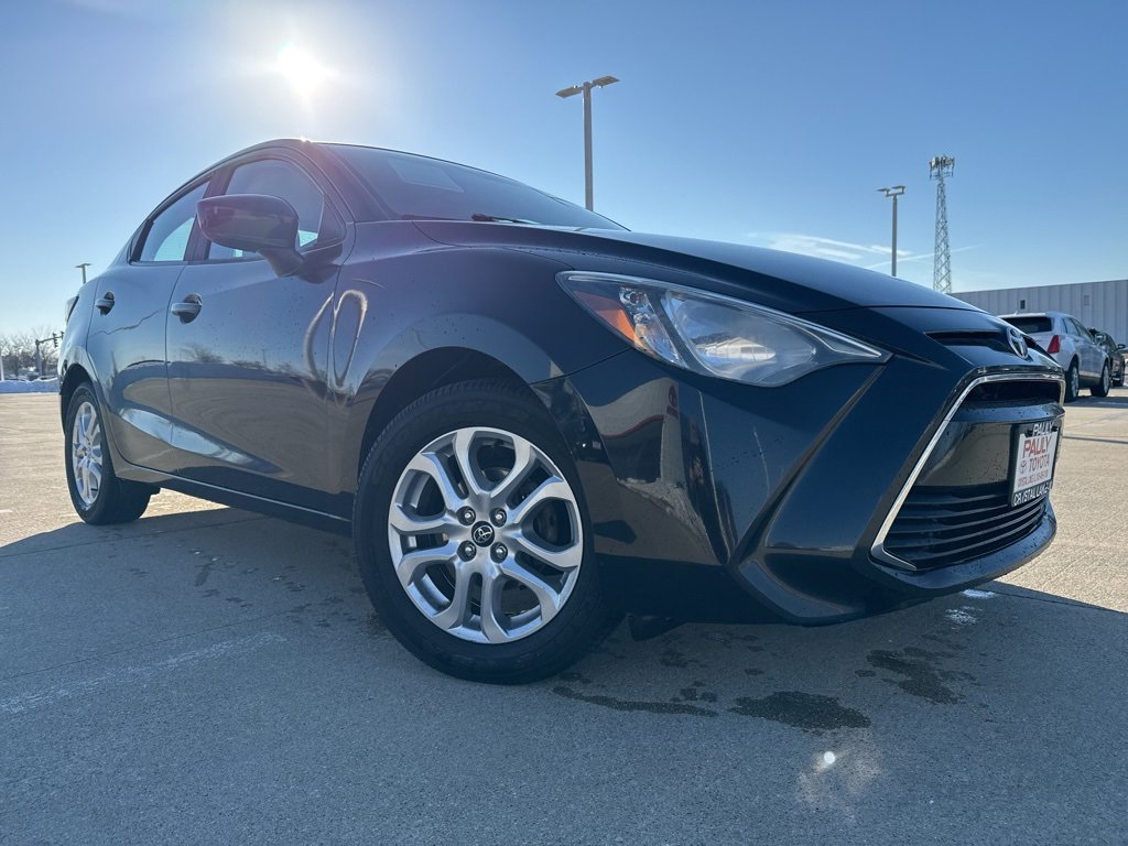 Used 2017 Toyota Yaris iA image 2