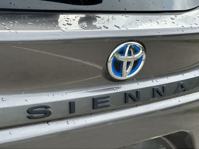 Used 2022 Toyota Sienna LE AWD/4WD image 16