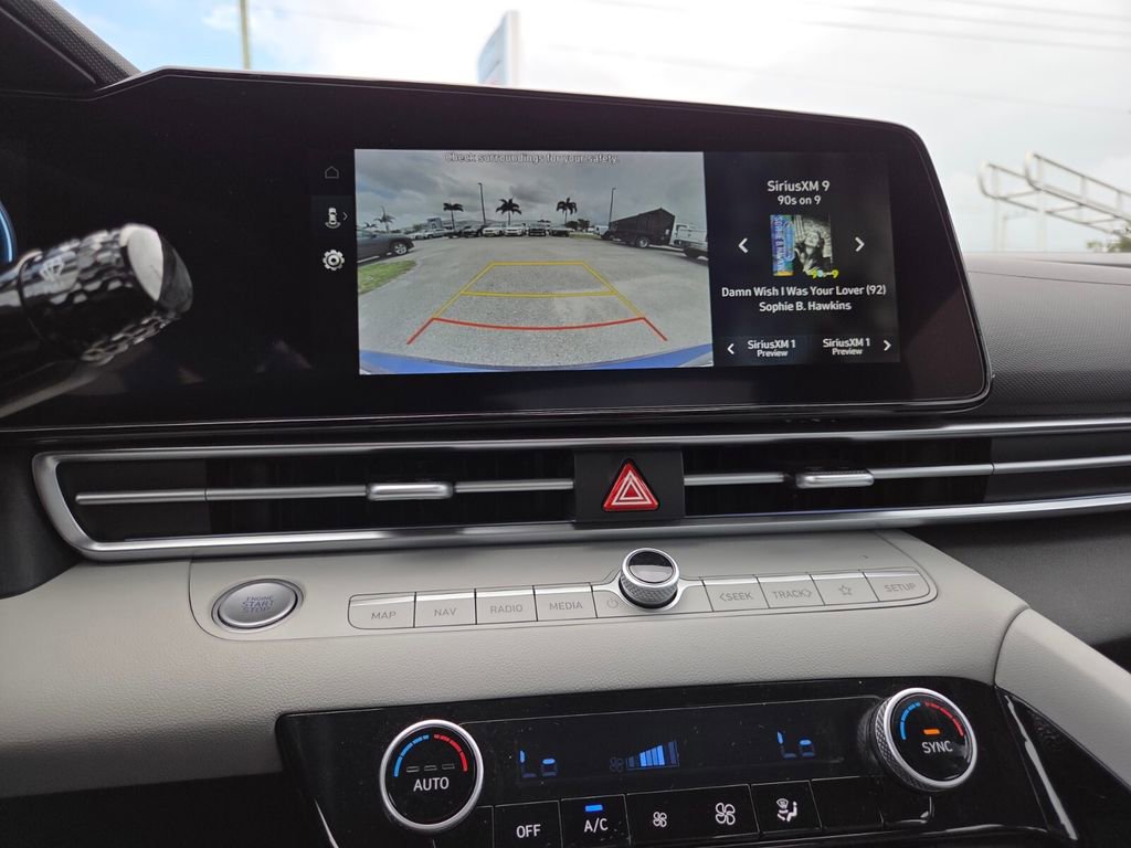 Used 2025 Hyundai Elantra Limited image 30