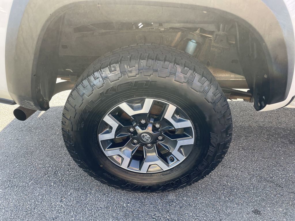 Used 2020 Toyota Tacoma TRD Off-Road AWD/4WD image 12