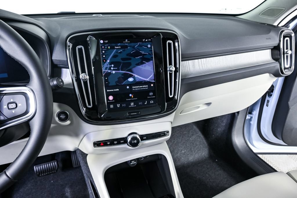 New 2026 Volvo XC40 B5 Ultra w/ Climate Package image 13