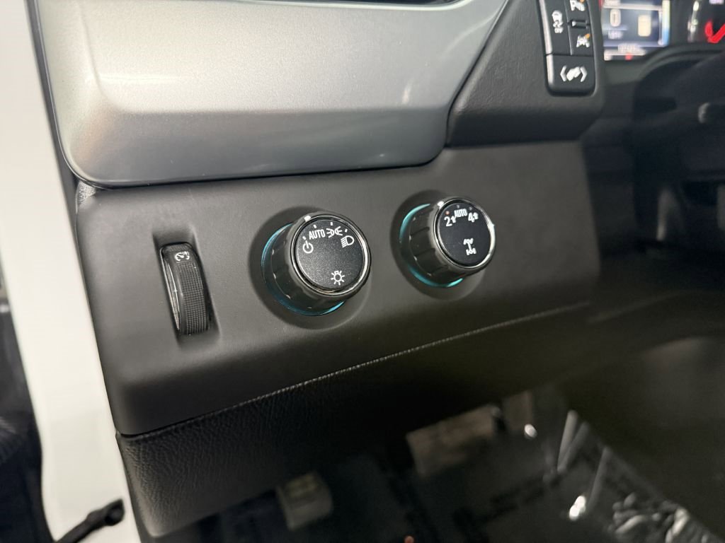 Used 2018 Chevrolet Suburban LT image 13