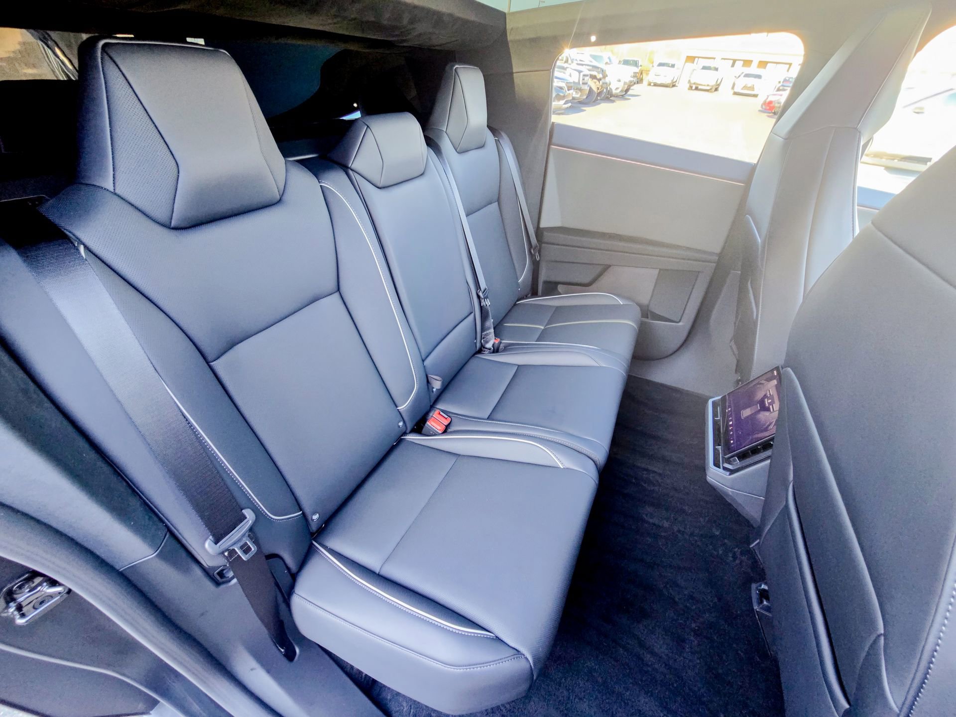 Used 2025 Tesla Cybertruck AWD Crew Cab image 32